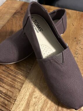 Toms Slip-On Canvas Shoe - Brown size 7 Women’s